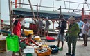 Ngư dân chở ‘lộc biển’ về bờ với nhiều khoang tàu đầy ắp cá