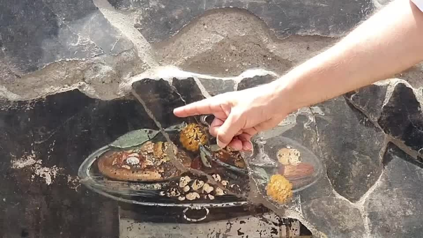 Phat hien tranh tuong 2.000 nam tuoi, sung sot thay pizza 